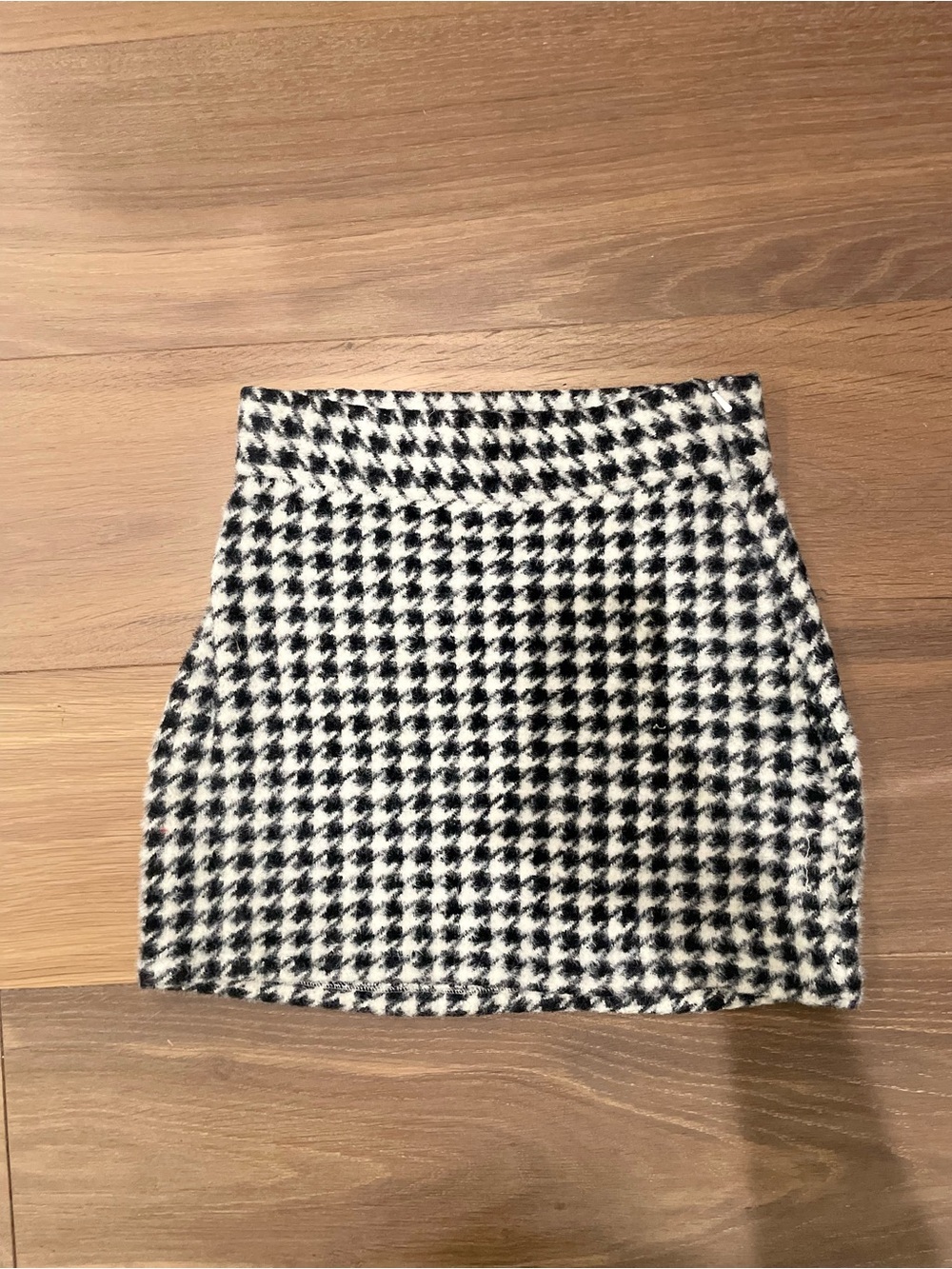 Lulu's Black & White Houndstooth Mini Skirt - Picture 3 of 3